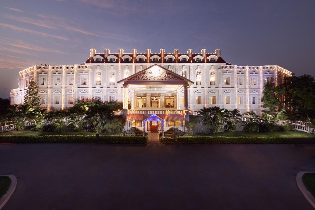 Отель Jenneys Residency Коимбатур Экстерьер фото