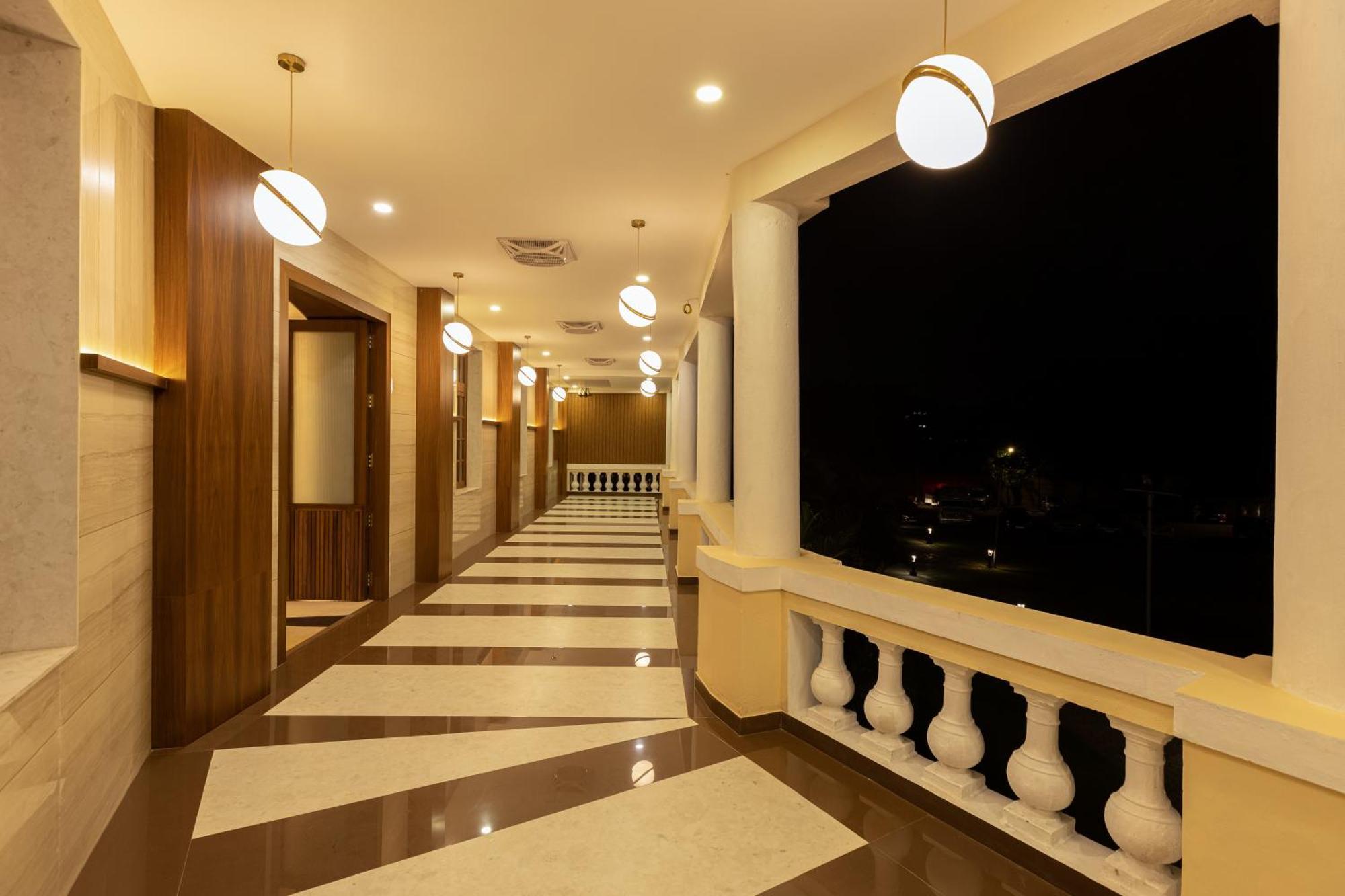 Отель Jenneys Residency Коимбатур Экстерьер фото
